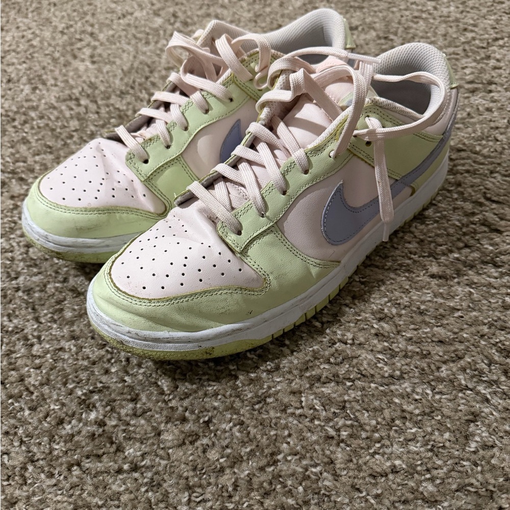 Nike Men’s Sneakers in Pastel Green and Pink